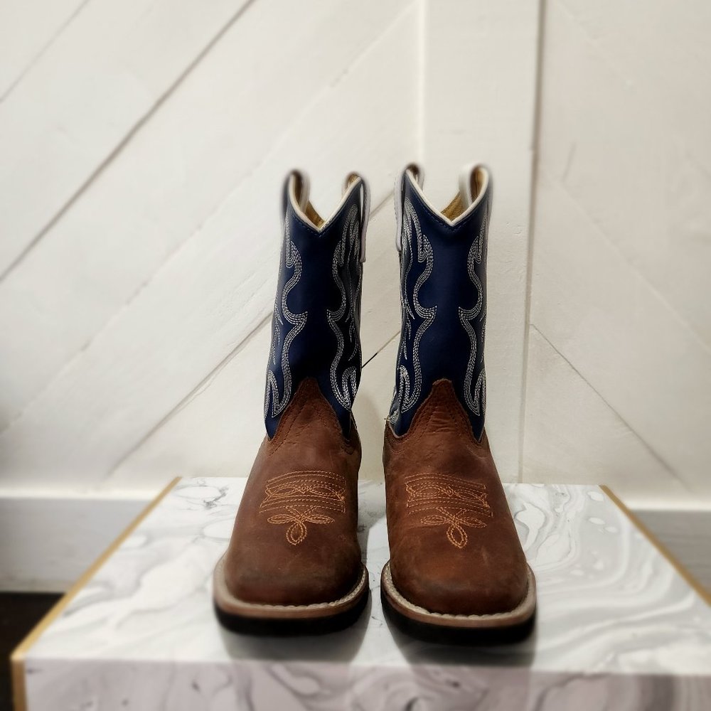 ARIAT COWBOY BOOTS